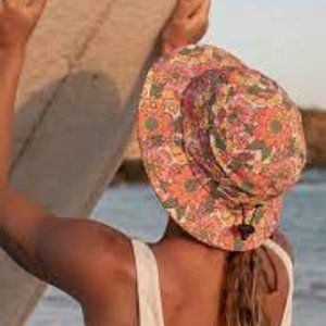 Sunward Bound Floral Flow Surf Bucket Hat (NWT)